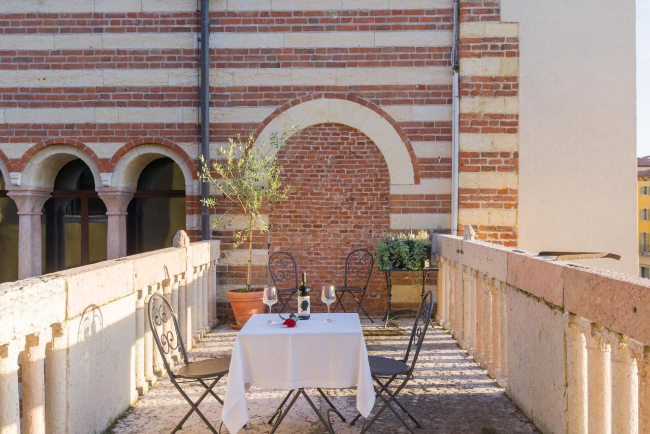 Domus La Costa Apartment Verona Bagian luar foto