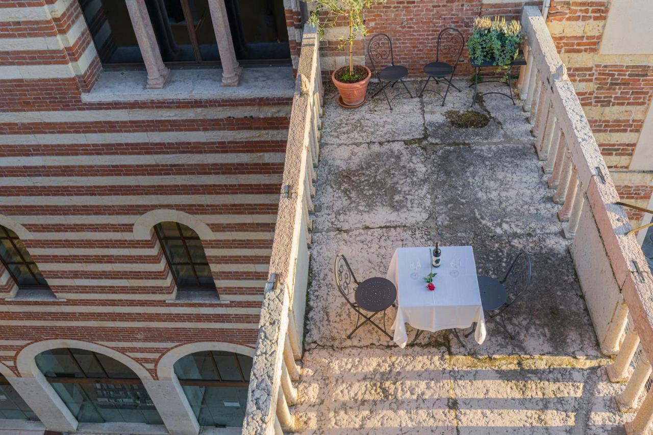 Domus La Costa Apartment Verona Bagian luar foto