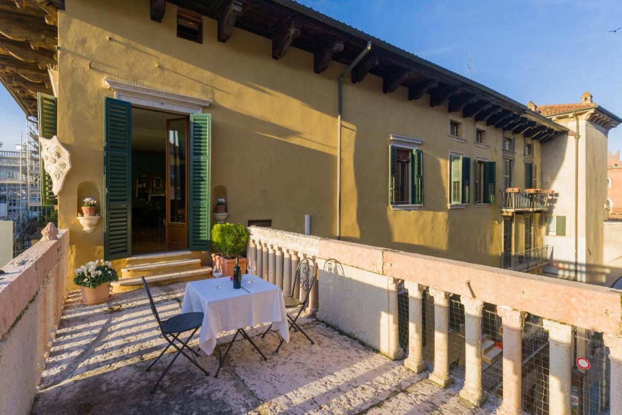 Domus La Costa Apartment Verona Bagian luar foto