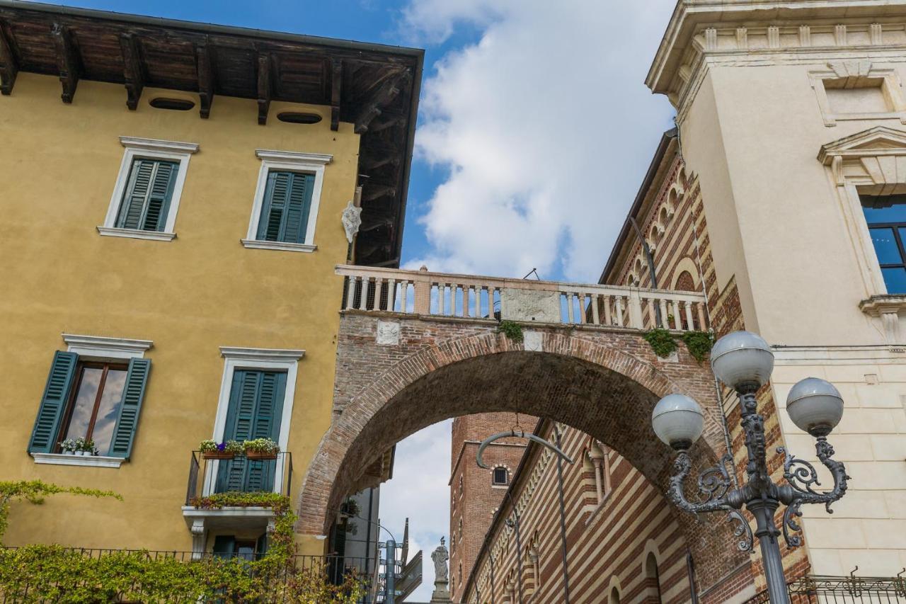 Domus La Costa Apartment Verona Bagian luar foto
