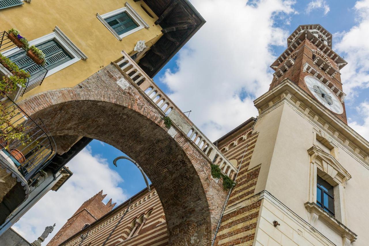 Domus La Costa Apartment Verona Bagian luar foto